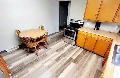 Vermilion House | Lake Erie Fisherman’s Retreat – 3BR Home in Vermilion with boat parking space.