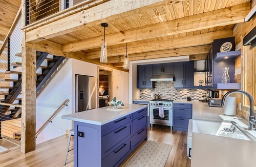 Estes Park House | Lake Front! Mtn/Lake Views,HotTub,Gas FirePit,Walking Trail to town & shopping