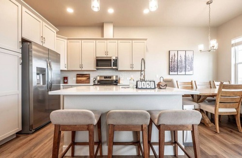 Centerra House | Lake Front| Perfect MidTerm|Family Friendly Luxury