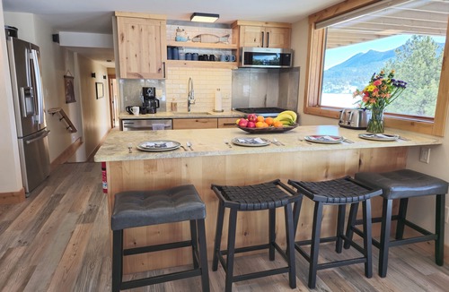 Estes Park House | Lake front retreat with Longs Peak view/Wildlife/Hiking/Fishing/bike path. . .