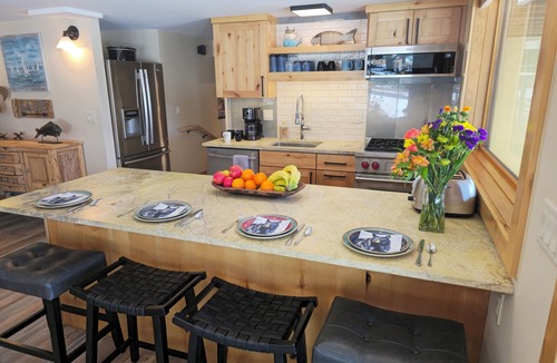 Estes Park House | Lake front retreat with Longs Peak view/Wildlife/Hiking/Fishing/bike path. . .