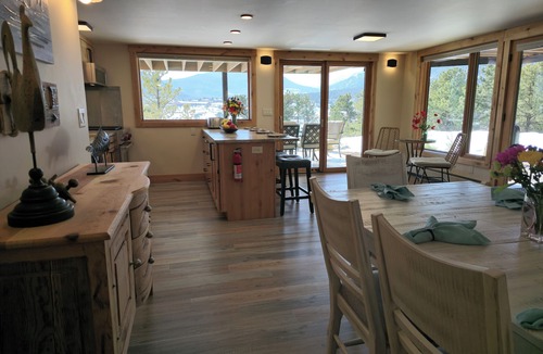 Estes Park House | Lake front retreat with Longs Peak view/Wildlife/Hiking/Fishing/bike path. . .