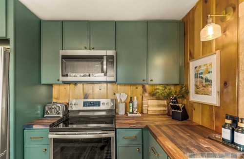 Granby Cabin | Lake Granby Lakefront Cabin - Near RMNP - Hot Tub - Ski - Hike - Boating