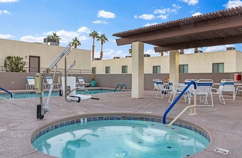 Lake Havasu City Apartment | Lake Havasu City | Couples Lake Retreat | Pool + Hot Tub