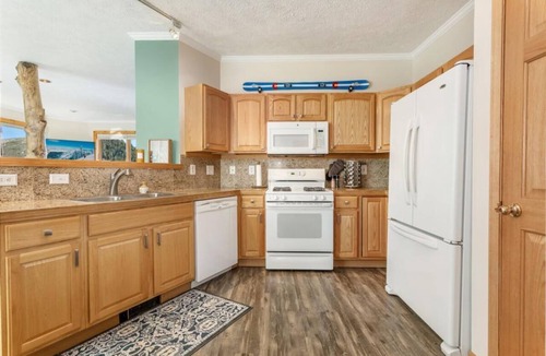 Summit Cove House | Lake Ridge Luxe | Hot Tub Ski Locker Sleeps 8!