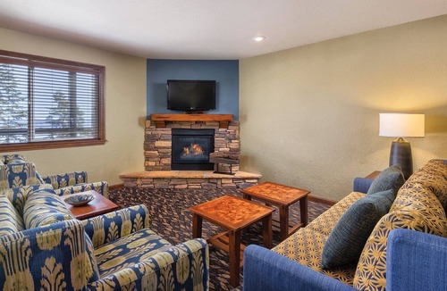Tahoe Village Resort | Lake Tahoe | Peaceful Nature Escape | Pool + Hot Tub