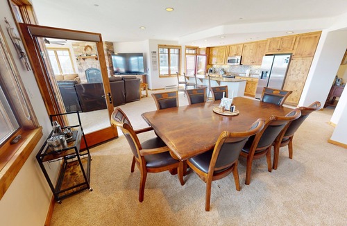 Frisco Condo | Lake View! 3 Kings. Elevator, Hot Tubs. On Lake Rec Path. Walk to Dining