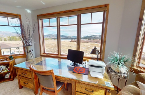 Frisco Condo | Lake View! 3 Kings. Elevator, Hot Tubs. On Lake Rec Path. Walk to Dining