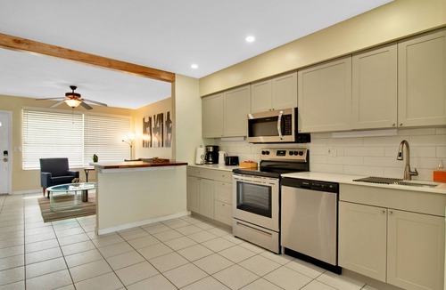 Hallandale Beach House | Lake View - Central Location, Monthly Stays Welcomed, 20% off