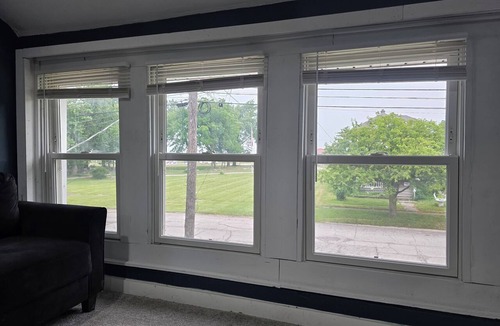 Lorain House | Lakefront Gem - Free Boat Launch: 2BR Paradise - Walk to Beach & Fish Lake Erie!