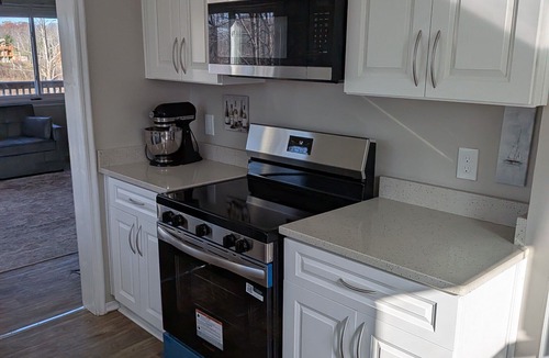 Newbury House | Lakefront Haven w/50-ft Dock 4BR Near Punderson Park & Amish Country EV Charger