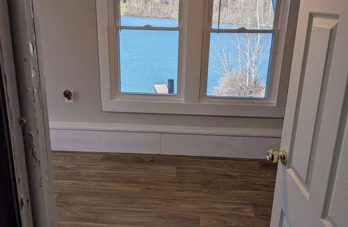 Newbury House | Lakefront Haven w/50-ft Dock 4BR Near Punderson Park & Amish Country EV Charger