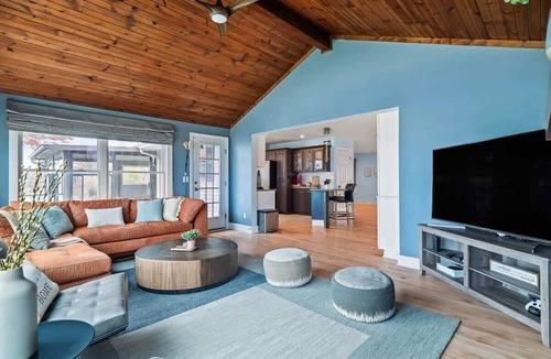 Avon Lake House | Lakefront Luxury-Kayaks-3 Bed-3 Full Bath-Sleeps 6