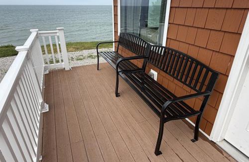 Geneva-on-the-Lake House | Lakefront Pet Friendly Home by Winery And Beach