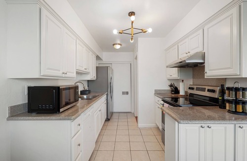 East San Mateo Apartment | Lakefront Retreat WaterViews 3BR 1.5BA