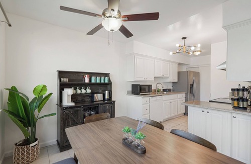 East San Mateo Apartment | Lakefront Retreat WaterViews 3BR 1.5BA