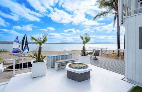 Lake Elsinore House | Lakefront SoCal Escape with Private Beach - Sail, Relax & Stay on the Water