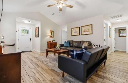 Springdale House | Lakeside Getaway - Next to Beaver Lake