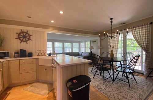 Bay View Apartment | Lakeside Hideaway + Sunroom + Hot Tub + Lake Vibes