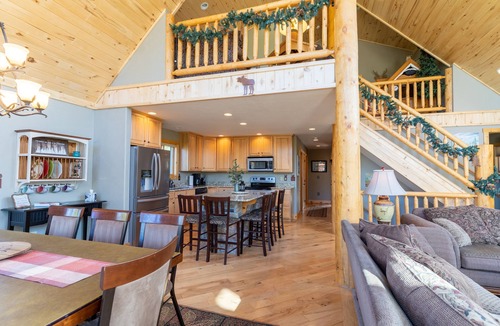Grand Lake House | Lakeside Mountain Retreat with HOT TUB!