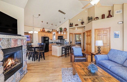 Estes Park Condo | Lakeside Retreat 19A - 2 BR Condo - Mountain and Lake Views