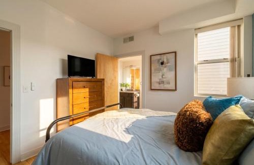 Ohio City Apartment | Lakeview Penthouse Modern Rooftop Parking