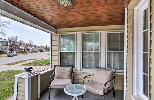 Lakewood House | Lakewood Home w/Yard ~ 8 Mi to Cleveland!