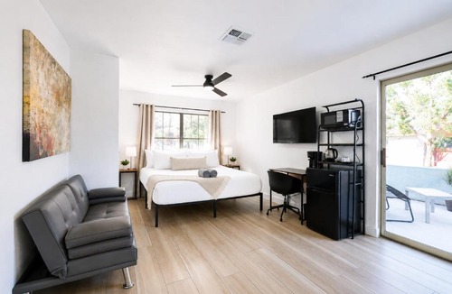 Las Vegas House | Lamore Boutique