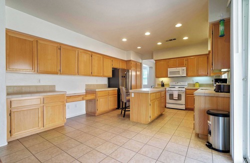 Lancaster House | Lancaster 4BR Gem｜Bright & Renovated｜Open Concept Living｜Generous Backyard#41390