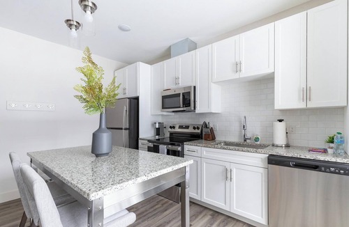 Tremont Apartment | Landing | Amazing 1BD, Courtyard, Clubhouse