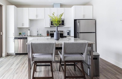 Tremont Apartment | Landing | Amazing 1BD, Gym, Clubhouse
