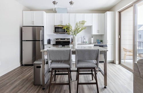 Tremont Apartment | Landing | Beautiful 1BD, Courtyard, Gym