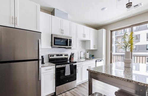 Tremont Apartment | Landing | Beautiful 1BD, Courtyard, Gym