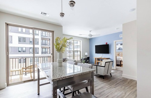 Tremont Apartment | Landing | Beautiful 1BD, Courtyard, Gym