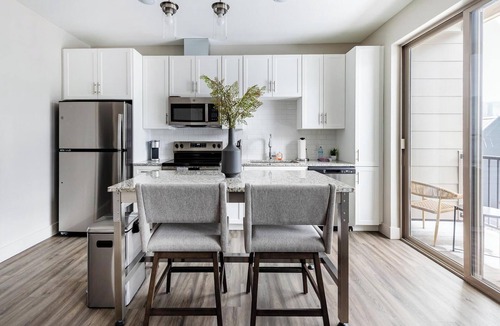 Tremont Apartment | Landing | Beautiful 1BD, Gym, Courtyard
