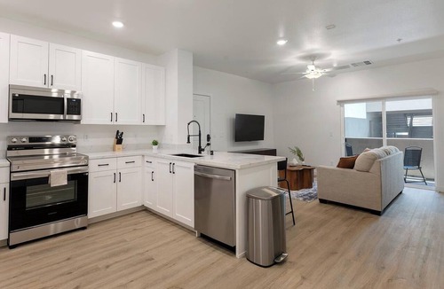 Las Vegas Apartment | Landing | Chic 1BD, Pool, Clubhouse