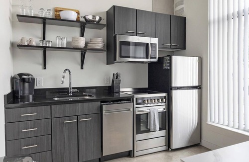 River North Art District Apartment | Landing | Chic Studio, Gym, Clubhouse
