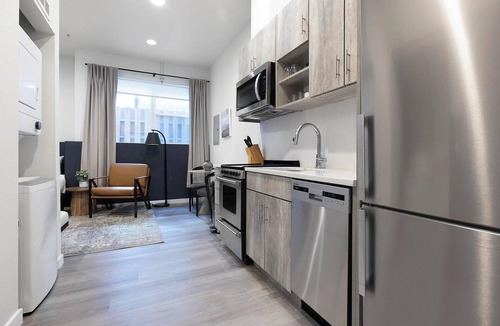 Highland Apartment | Landing | Incredible Studio, Rooftop Lounge