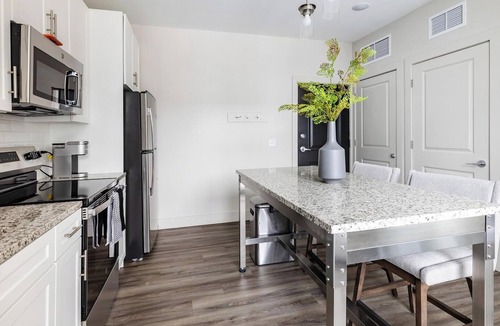 Tremont Apartment | Landing | Modern 1BD, Clubhouse, Courtyard