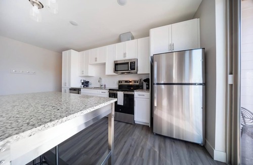 Tremont Apartment | Landing | Modern 1BD, Courtyard, Gym