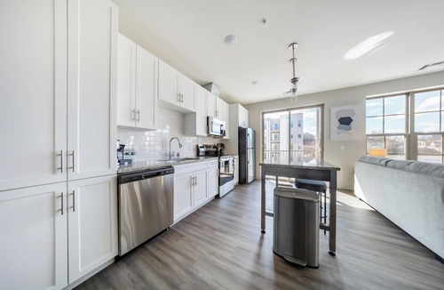 Tremont Apartment | Landing | Modern 1BD, Courtyard, Gym