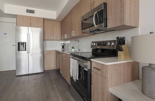 Hialeah Apartment | Landing | Modern 2BD, Gym