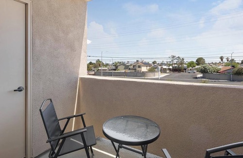 Las Vegas Apartment | Landing | Spectacular Studio, Gym, Clubhouse