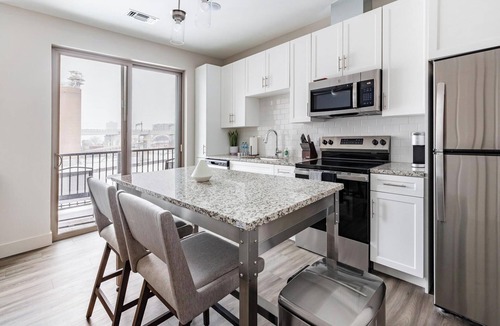 Tremont Apartment | Landing | Spectacular 1BD, Clubhouse, Courtyard