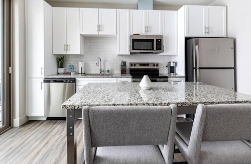 Tremont Apartment | Landing | Spectacular 1BD, Clubhouse, Courtyard