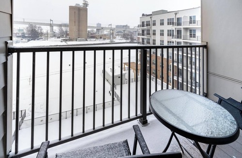 Tremont Apartment | Landing | Spectacular 1BD, Clubhouse, Courtyard