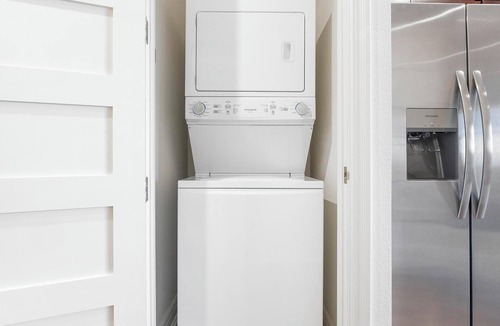 Johnstown Apartment | Landing | Spectacular 1BD, Gym, Yoga Studio