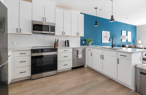 Civic Center Apartment | Landing | Spectacular 1BD, Gym, Rooftop Lounge