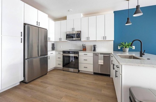 Civic Center Apartment | Landing | Spectacular 1BD, Gym, Rooftop Lounge