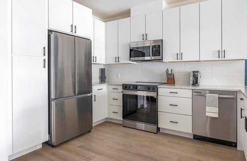 Civic Center Apartment | Landing | Spectacular 1BD, Gym, Rooftop Lounge